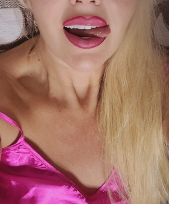 😍
У меня есть все, чтобы сделать наше свидание по-настоящему особенным: милое лицо, стройная фигура и нежные губки, готовые позаботиться о твоем наслаждении. 💋
Мои услуги широки и разнообразны: классический и оральный секс, эротический массаж, стриптиз и многое другое. Я профессионально выполняю все твои желания и гарантирую полное удовлетворение. 💦
Мои клиенты говорят только лестные слова обо мне – я знаю, как погрузить тебя в океан блаженства и расслабления. Отзывы и фото доступны по запросу. 📸
Так что, хочешь испытать незабываемые ощущения и попасть в мир страсти и наслаждения? Тогда не медли, смело приходи ко мне! Я так жду тебя… 🌹💋 Верочка